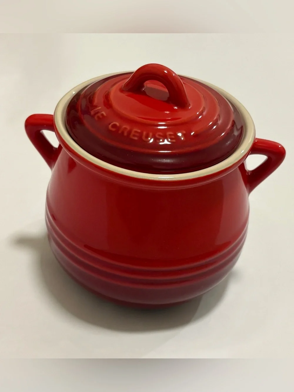 Le Creuset Red Heritage Stoneware Mini Bean Pot (20oz)